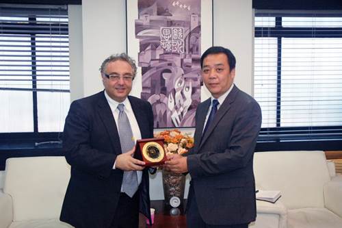 Innocenzi meets with Beijing Jiaotong University Vice President LIU Jun. 