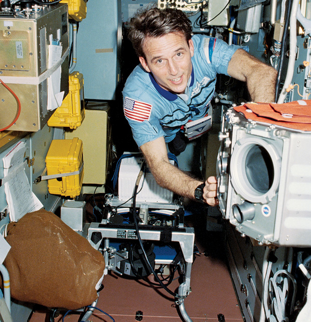 Linenger floats in Mir’s Priroda module. He and his two cosmonaut crewmates mainly conducted remote-sensing experiments in this module. In all, Mir spent 15 years in orbit (1986–2001) and served as the laboratory for some 23,000 scientific and medical experiments. (Photo courtesy of NASA .)