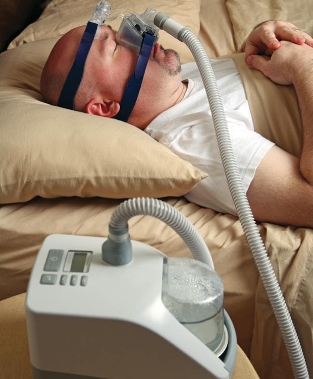 FIGURE 2: A CPAP device based on a flow generator that pushes air through a tube to a face mask. Then, the air passes throughout the throat, where the positive pressure ensures that the UA remains open, avoiding apnea and hypopnea episodes.