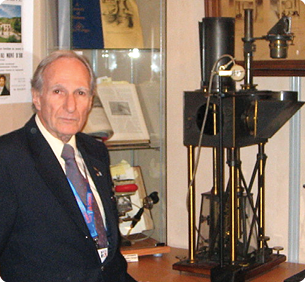 FIGURE 7 - Max E. Valentinuzzi standing next to one upper portion of Chauveau’s kymograph.