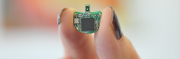 FIGURE 3: A miniaturized sensor node developed by Yang and the Hamlyn Centre incorporates wireless communication, on-board processing, nine-axis motion tracking, and other sensors. Developing sensor nodes that are “smaller in size than a pinhead, powerful enough to carry out the processing required, and affordable enough to be considered disposable” is one of the aims of the Hamlyn Centre. (Photo courtesy of the Hamlyn Centre, Imperial College London.)